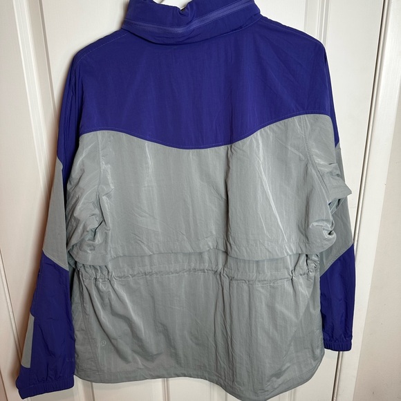 lululemon athletica Women's anorak in purple and Gray - Picture 8 of 11
